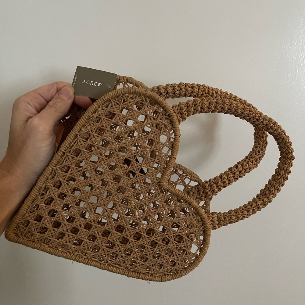 Chic Woven Heart Shoulder Bag in Tan - Picture 3 of 3